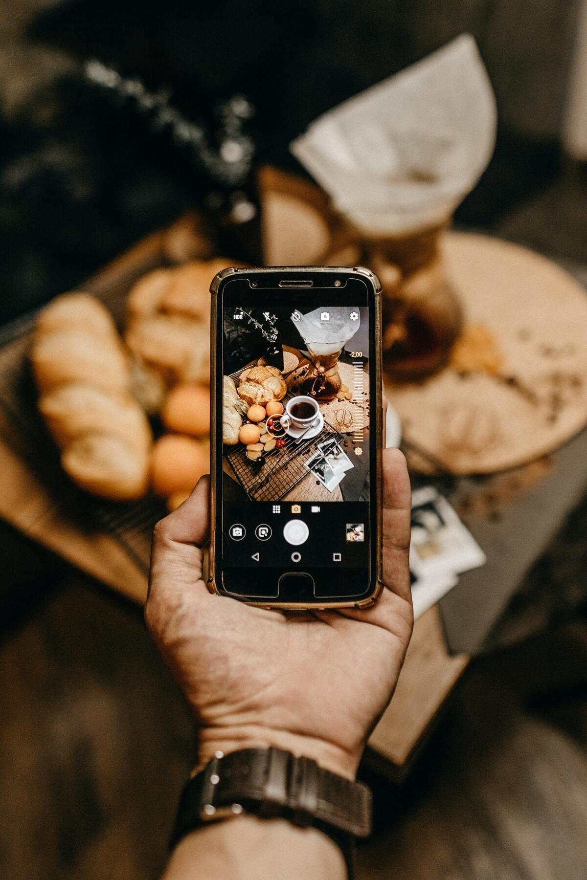 Fotografia de cesta de pães para postagem em redes sociais